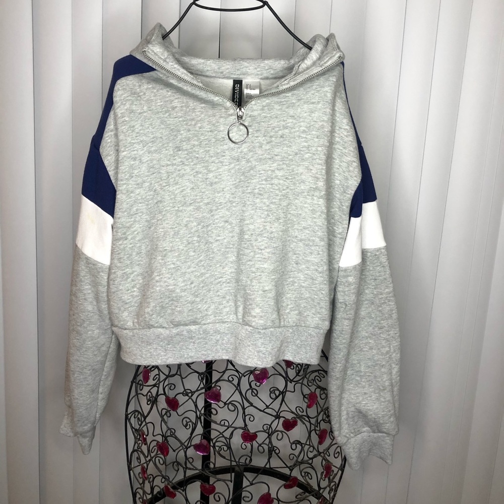 Grey crop top sweater